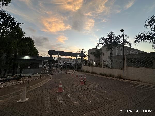 Apartamento — Jardim Diva Tarla De Carvalho